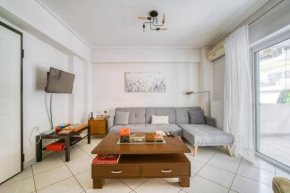Spacious family flat near Parthenon Free Parking